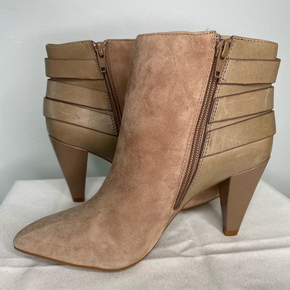 Gianni Bini Booties Suede Strap Detail
Tan
5.5 - Picture 5 of 9